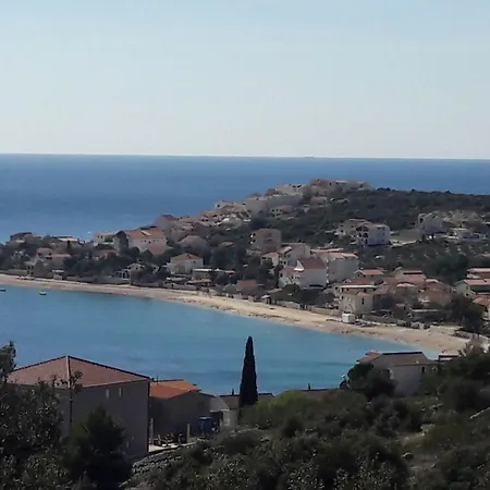 Mit Blick Auf Wasser By Interhome