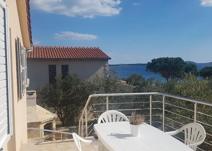 Mit Blick Auf Wasser By Interhome