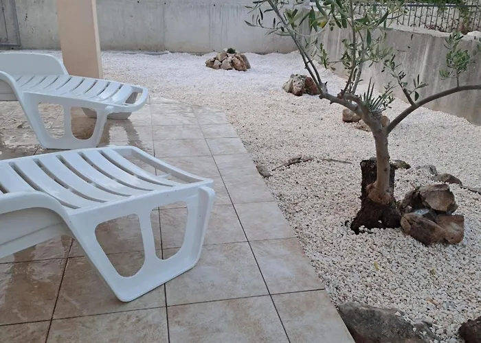 Mit Blick Auf Wasser By Interhome