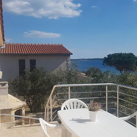 Mit Blick Auf Wasser By Interhome