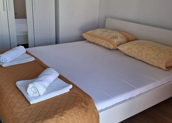 Mit Blick Auf Wasser By Interhome